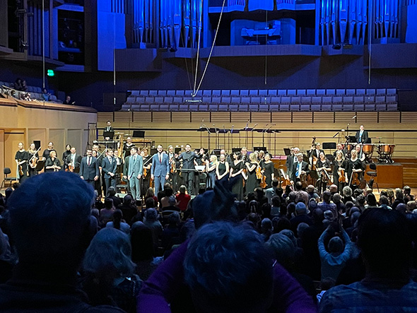 Barnaby Smith conducts Queensland Symphony Orchestra, VOCES8 & Jack Liebeck